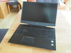 O Intel Core i7-12700H e Nvidia GeForce RTX 3080 Ti mobile foram vistos ao lado de um laptop para jogos HP Omen