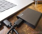 Pequeno SSD externo PNY USB-C de 500 GB agora enviado por $75 USD, pesa apenas 36 gramas