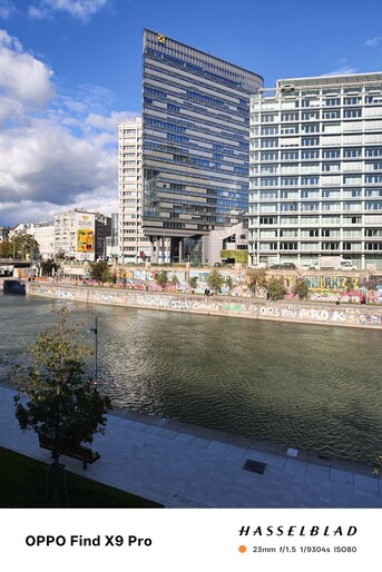 Câmera principal Oppo de 23 mm.