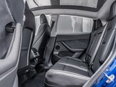 Banco traseiro de um Tesla Model Y. A montadora levará o recurso de detecção de presença de crianças para mais modelos (Fonte da imagem: MotorTrends)