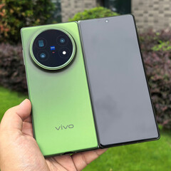 O Vivo X Fold5 em uma de suas três cores de lançamento. (Fonte da imagem: via Shido Tatushiko)