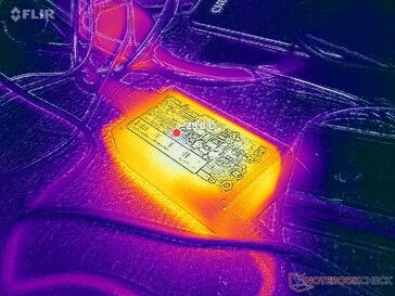 O adaptador CA atinge apenas 29 °C ao executar cargas exigentes