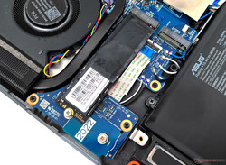 O SSD Samsung PM9A1 da Scar 15 não consegue manter velocidades de leitura de pico por muito tempo
