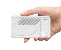 O mini PC Tiiny AI Pocket Lab tem 80 GB de memória LPDDR5X e uma CPU ARM de 12 núcleos. (Fonte da imagem: Tiiny AI, editado)