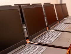 Modelos de laptop mais acessíveis poderiam aparecer nesta primavera. (Fonte de imagem: Adobe Stock)