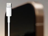 O conector Lightning poderia estar recebendo uma rápida atualização para o Apple iPhone 14 Pro smartphones. (Fonte da imagem: Apple/CrodieUX - editado)