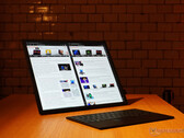 O novo ThinkPad X1 Fold permanece caro, mas com hardware drasticamente melhorado em comparação com seu predecessor. (Fonte de imagem: NotebookCheck)