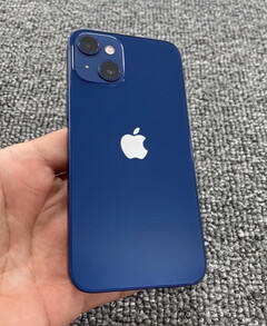 Um suposto protótipo Apple de um iPhone 13 mini confirma os renderizadores CAD que vazaram. (Fonte de imagem: Weibo)