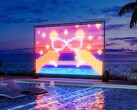 Govee Lightwall mostrado ao ar livre perto da piscina