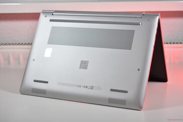 HP EliteBook 8 G1a 14: tampa inferior