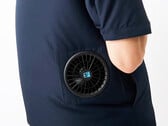 Uma marca de moda japonesa pretende combater o suor nas camisas com o uso de dois ventiladores.