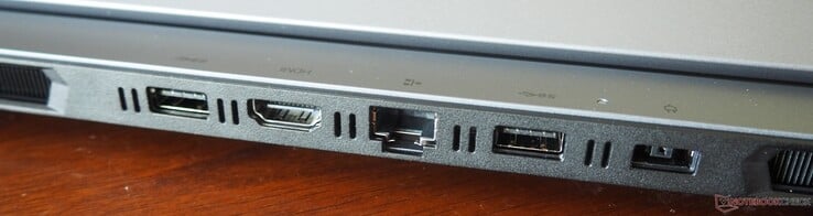 Parte traseira: USB-A 3.2 Gen 1, HDMI 2.1, RJ45 Ethernet, USB-A 3.2 Gen 1, alimentação