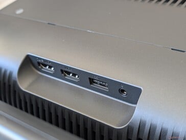 ... enquanto as portas HDMI, de áudio e USB estiverem na parte ajustável do projetor