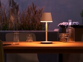 A lâmpada de mesa portátil Philips Hue Go tem até 370 lúmens de luminosidade. (Fonte de imagem: Significa )