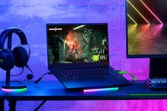 O Blade 15 (2023) está disponível em duas configurações no lançamento. (Fonte da imagem: Razer)