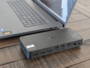 Parte traseira da estação de acoplamento mostrando as portas disponíveis, incluindo suporte para vários monitores externos de até quatro monitores 4K 120 Hz