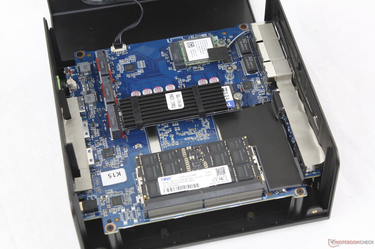 Mais componentes atualizáveis do que a maioria dos outros mini PCs Core série U