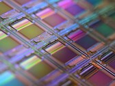 Foto macro de uma pastilha de silício - estruturas como essas sustentam os projetos de chips usados na computação neuromórfica e na memória (Fonte da imagem: Laura Ockel via Unsplash)