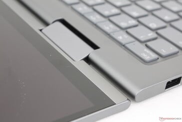 As dobradiças grandes são resistentes em todos os ângulos, sem oscilações ao digitar ou ajustar os ângulos