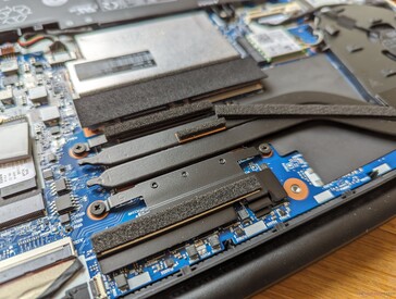 Espaço vazio entre a CPU e a ventoinha para o opcional GeForce MX550