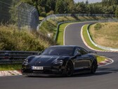 O protótipo do Porsche Taycan visto na pista de Nürburgring (Fonte da imagem: Porsche)