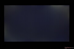 O sangramento ou turvação da luz de fundo é muito perceptível em nossa unidade de teste do Gram Book 15