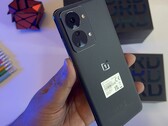 O OnePlus Nord 2T de trás. (Fonte da imagem: Sahil Karoul)
