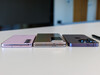 Comparação (a partir da esquerda): Samsung Galaxy S23, Magic V2, iPhone 14 Pro (Foto: Daniel Schmidt)