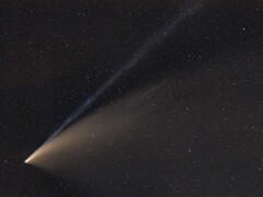 Imagem de um cometa mostrando suas duas caudas. (Fonte da imagem: JimBonser - Pixabay)