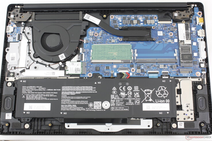 Placa-mãe LG Gram 15U55T com dois DDR5 SODIMM e dois slots para SSD M.2 2280