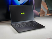 Análise do laptop XMG Evo 15 (M25) - Uma boa alternativa ao MacBook Air 15 com Windows?