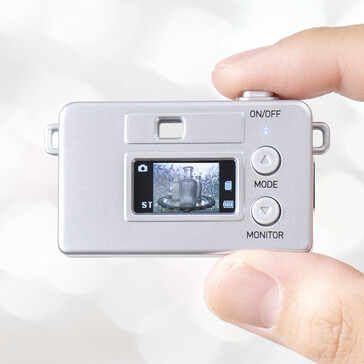 A Pieni M é a antítese das câmeras digitais modernas, pesadas e volumosas e pesa menos de 30 gramas. (Fonte: Kenko Tokina)