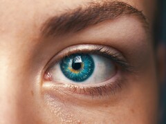 Uma imagem em close-up mostrando um olho humano