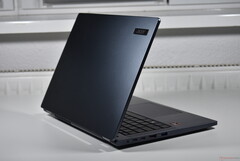A resposta da Acer aos laptops empresariais da Dell, Lenovo e HP: TravelMate P4. (Fonte da imagem: Benjamin Herzig/Notebookcheck)