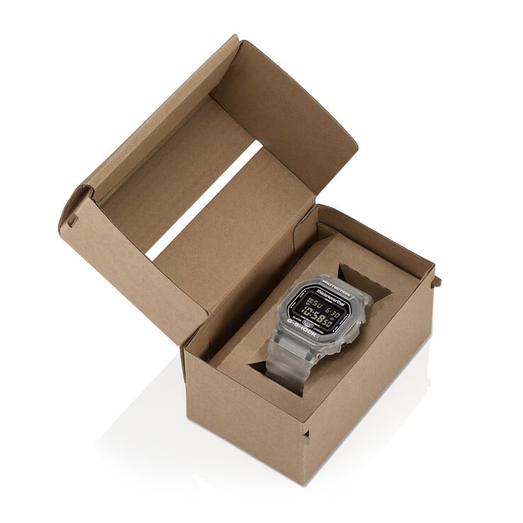A Casio comercializa o modelo DW-5600TNT-7 em uma embalagem de edição especial criada para essa colaboração.