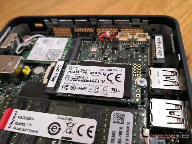 Embora não haja suporte SATA III de 2,5 polegadas, os usuários podem instalar até dois M.2 SSDs (2242 + 2280). As unidades PCIe 4.0 NVMe são suportadas
