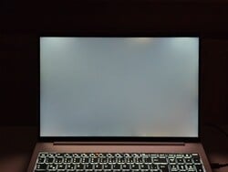 Vazamento de luz de fundo (aqui apresentado com realce)