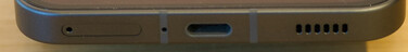 Parte inferior: Slot SIM, porta USB-C, alto-falante
