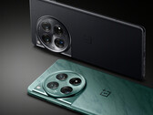 A OnePlus provavelmente entregará seu próximo carro-chefe em suas tradicionais opções de cores verde e preta, como o OnePlus 12, na foto. (Fonte da imagem: OnePlus)
