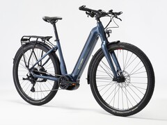A bicicleta Decathlon Stilus E-Touring tem uma autonomia de 130 km (~81 milhas). (Fonte da imagem: Decathlon)