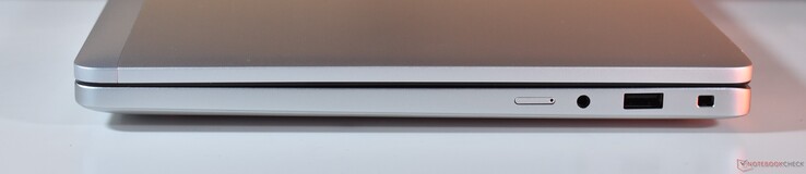 direita: nanoSIM, áudio de 3,5 mm, USB-A 3.2 Gen 1, slot de bloqueio nobre