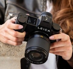 A Leica SL3-P é comercializada como uma verdadeira câmera full-frame versátil.