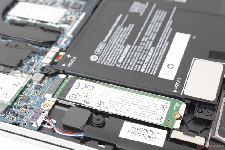 O sistema suporta apenas um único SSD interno M.2 2280