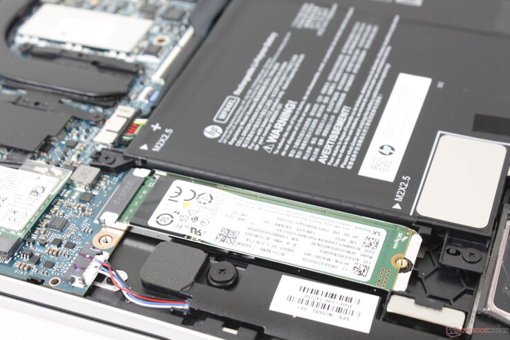 O sistema suporta apenas um único SSD interno M.2 2280