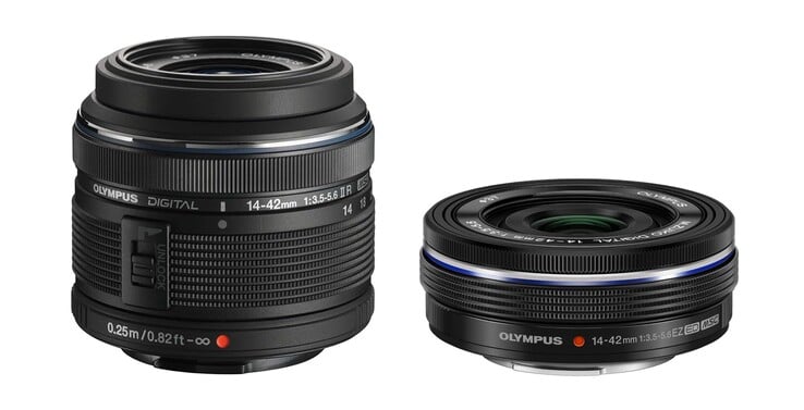 Além da 14 – 42 mm f/3,5 – 5,6 II (à esquerda), a Olympus também oferece uma versão compacta EZ de sua lente zoom do kit.