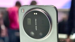 Dois vazadores compartilharam detalhes sobre os aprimoramentos esperados para a câmera com zoom óptico do Xiaomi 18 Ultra.