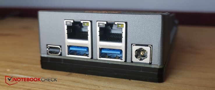 Frontal: 2x Gigabit-LAN, 2x USB-A 3.0, miniDP, alimentação