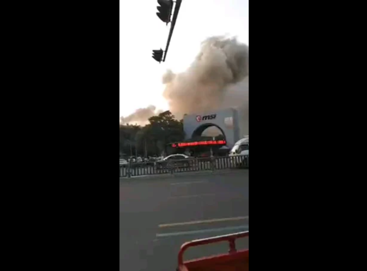 Um vídeo do vídeo de incêndio da fábrica Bao'an. (Fonte: Reddit via Anandtech)