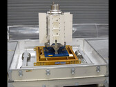 Um gerador termoelétrico de radioisótopos é grande e pouco prático, mas fornece eletricidade permanente. (Imagem: NASA/JPL-Caltech)