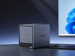 O N3A tem quatro compartimentos para unidades SATA e dois slots para SSD M.2. Na foto: uma imagem promocional mostrando o NAS colocado ao lado de um monitor.